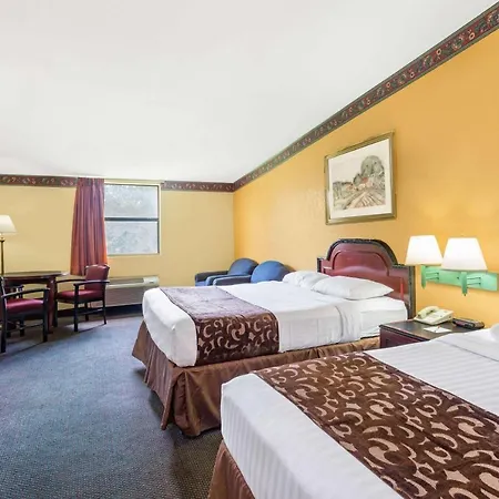 Howard Johnson By Wyndham Lake City